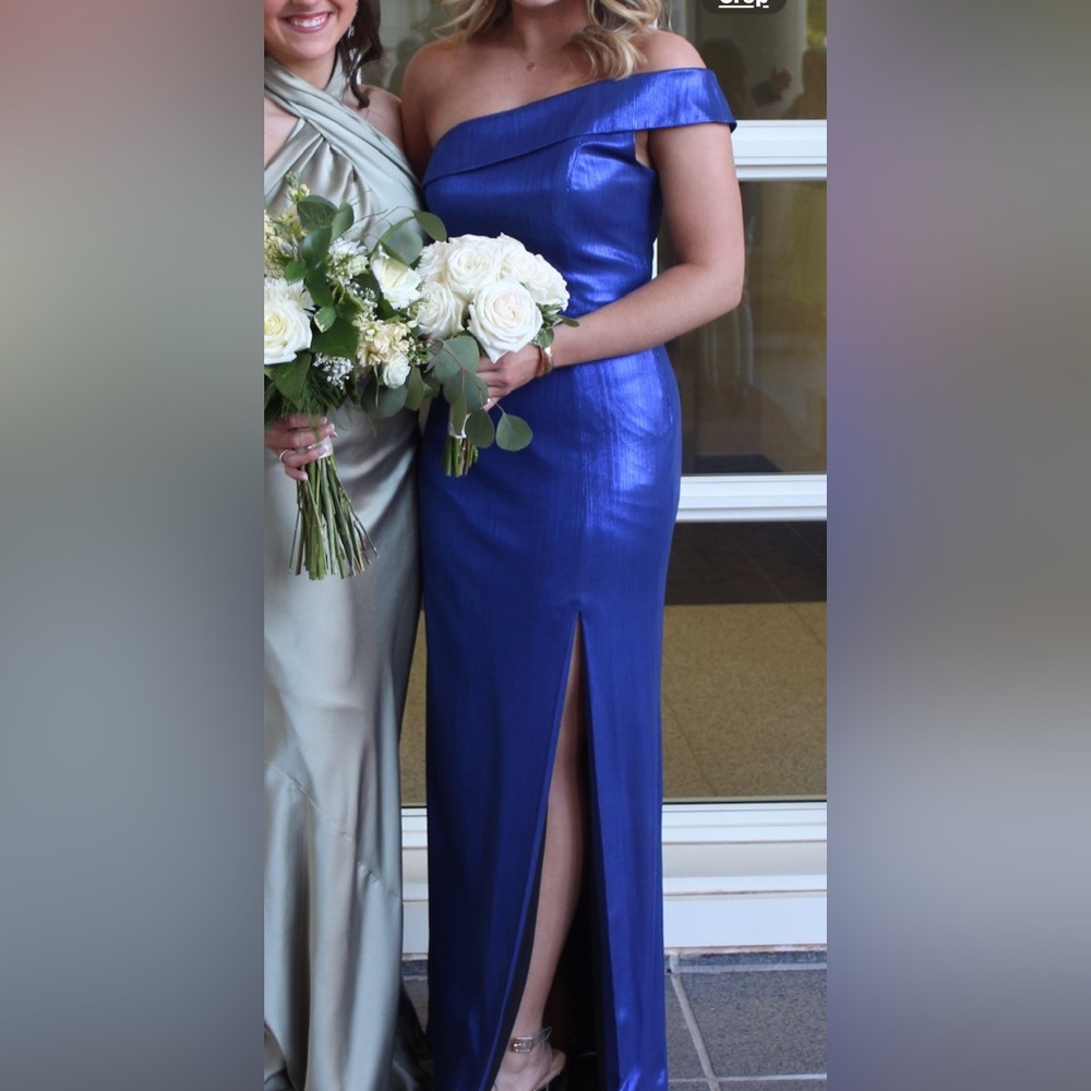 Gorgeous and elegant one shoulder royal blue evening gown.